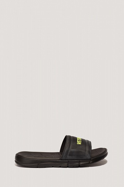 Шлепанцы Vetements